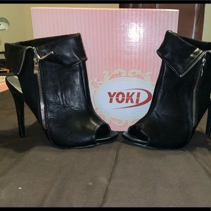 Yoki Black heels, size 11